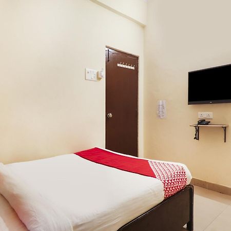 OYO 73783 Hotel Sai Pariwar Hyderabad Bagian luar foto