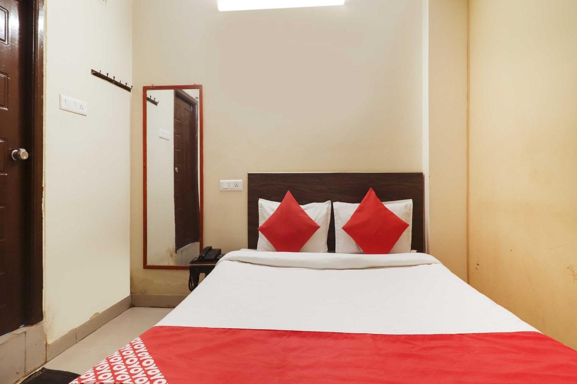 OYO 73783 Hotel Sai Pariwar Hyderabad Bagian luar foto