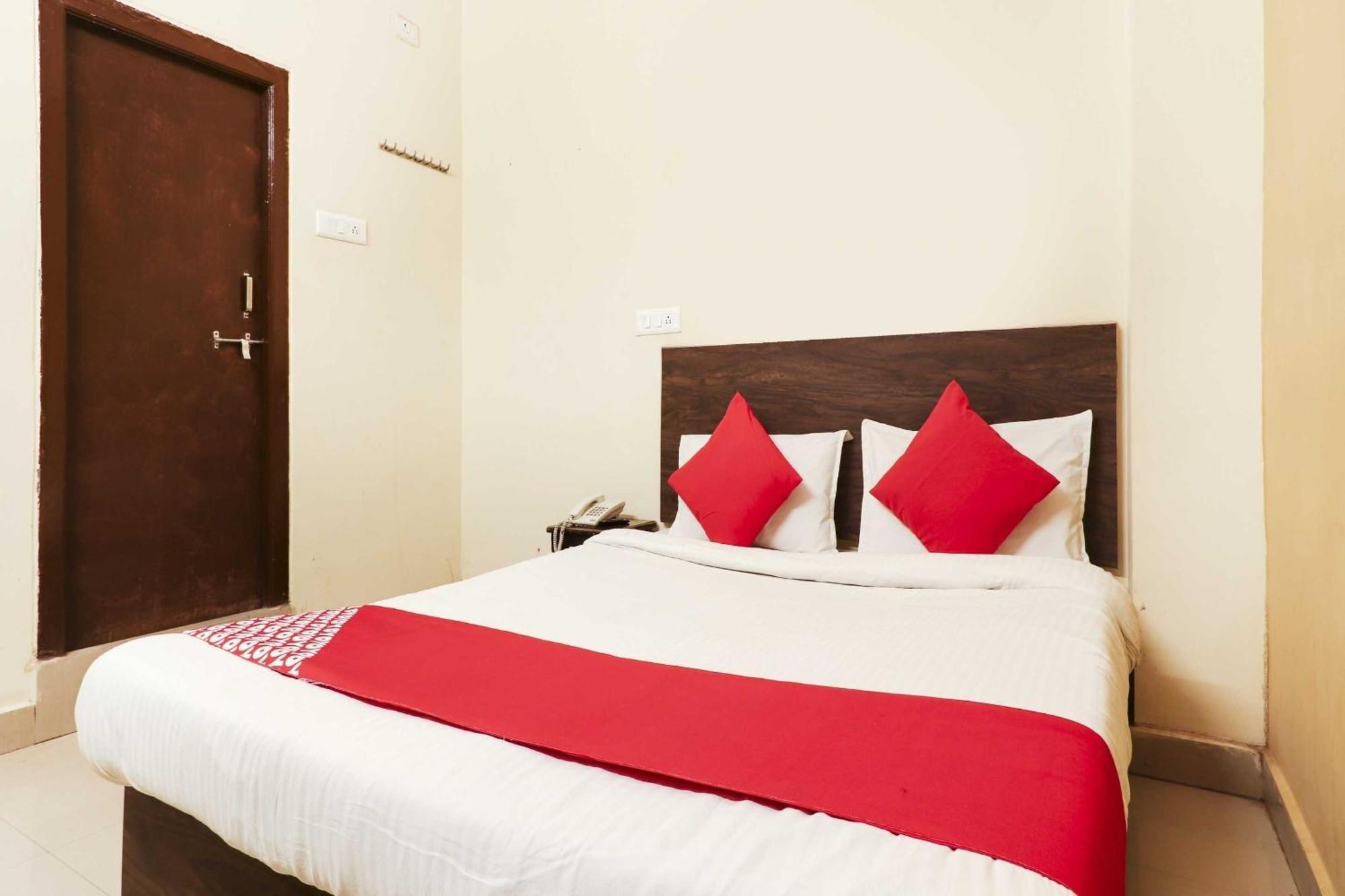 OYO 73783 Hotel Sai Pariwar Hyderabad Bagian luar foto