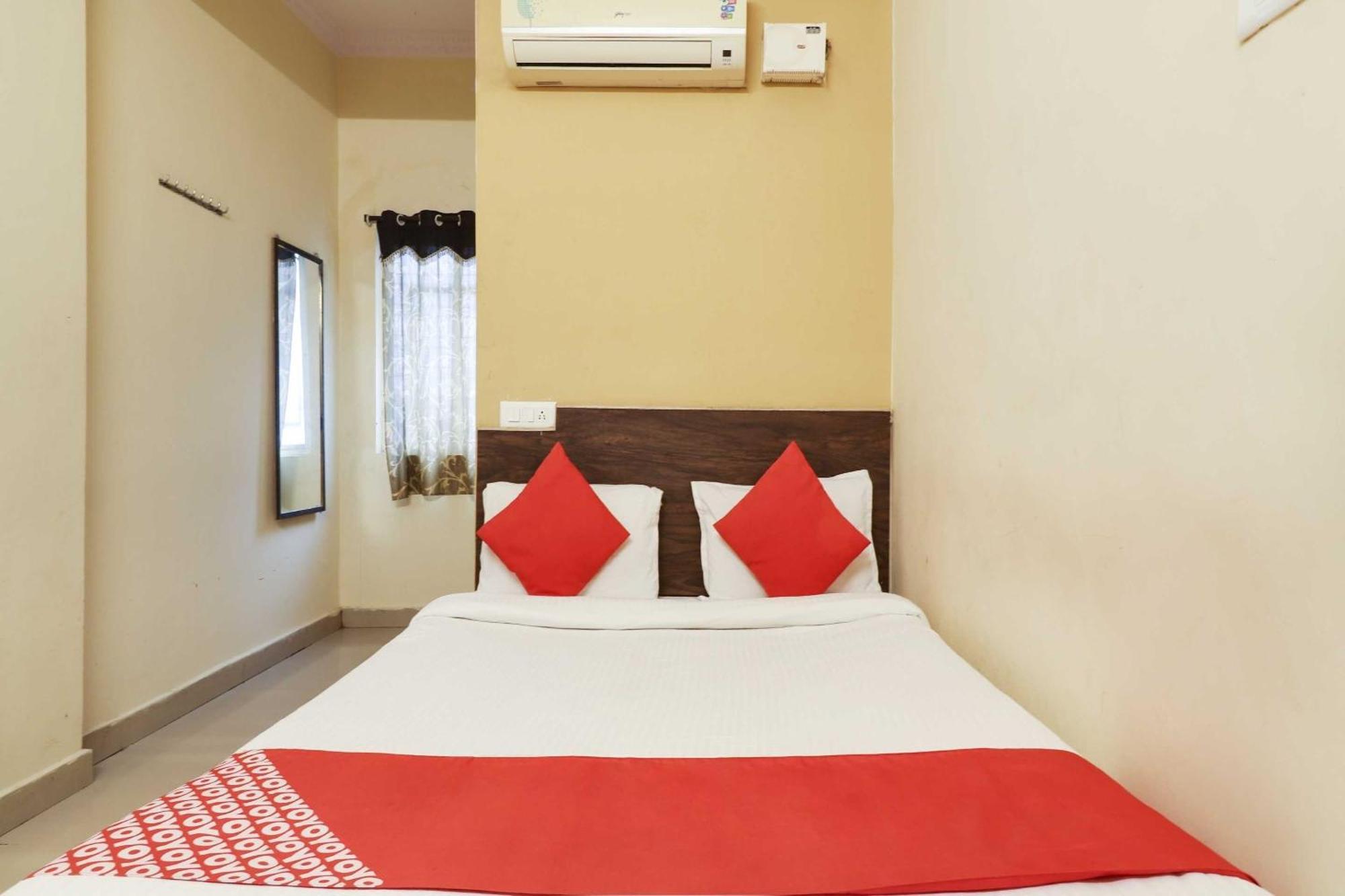 OYO 73783 Hotel Sai Pariwar Hyderabad Bagian luar foto