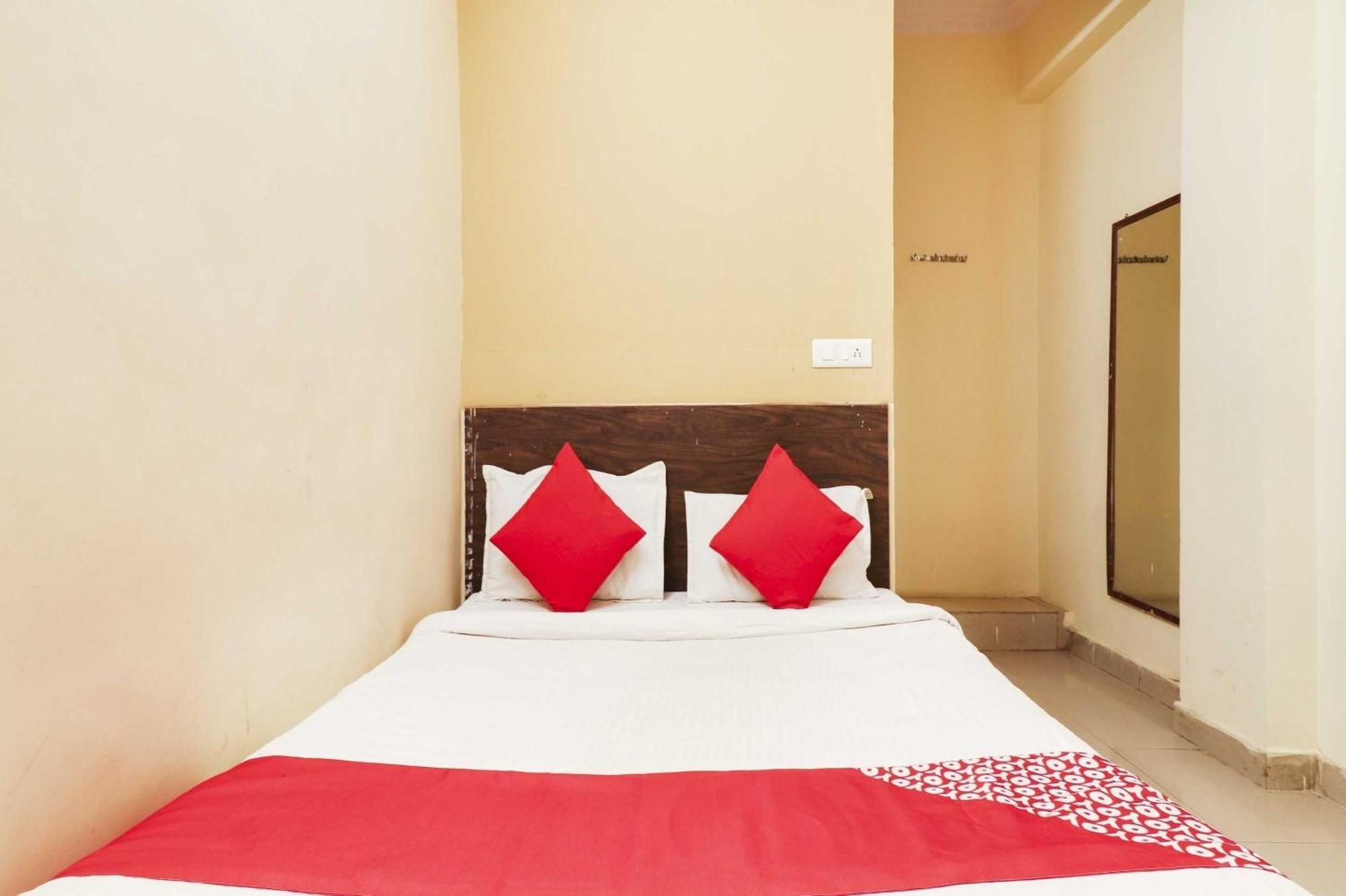 OYO 73783 Hotel Sai Pariwar Hyderabad Bagian luar foto