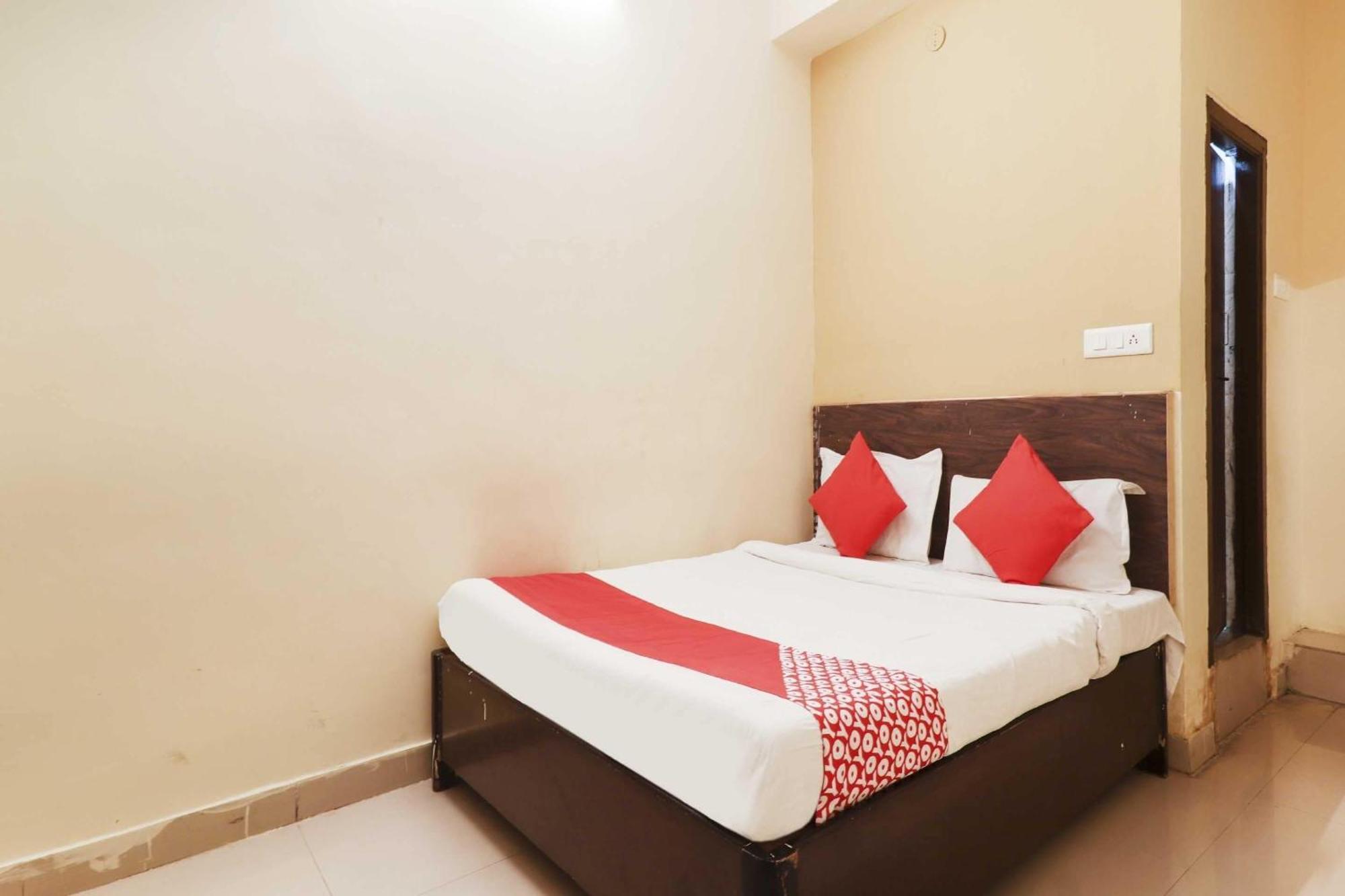 OYO 73783 Hotel Sai Pariwar Hyderabad Bagian luar foto