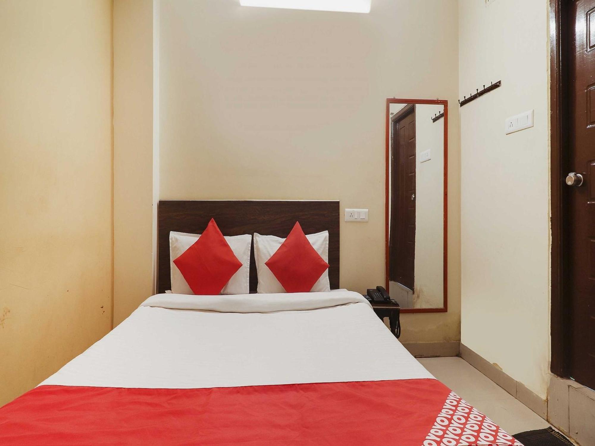 OYO 73783 Hotel Sai Pariwar Hyderabad Bagian luar foto