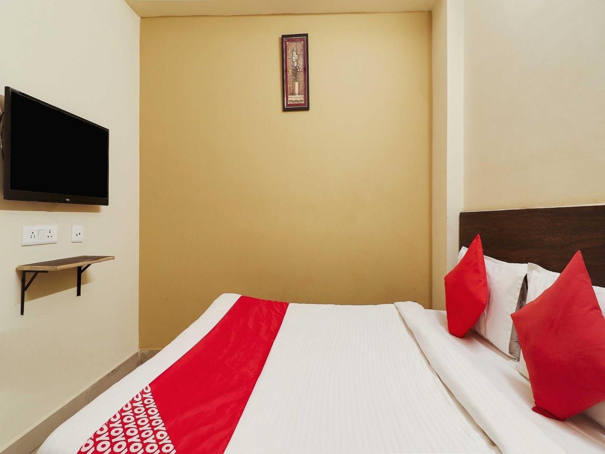 OYO 73783 Hotel Sai Pariwar Hyderabad Bagian luar foto