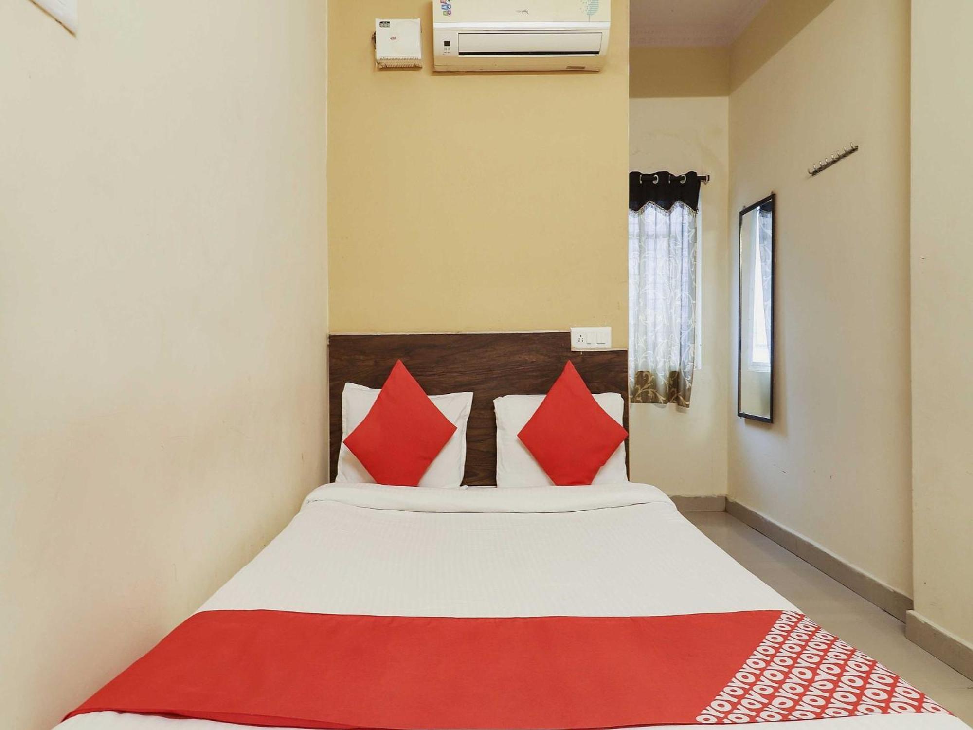 OYO 73783 Hotel Sai Pariwar Hyderabad Bagian luar foto