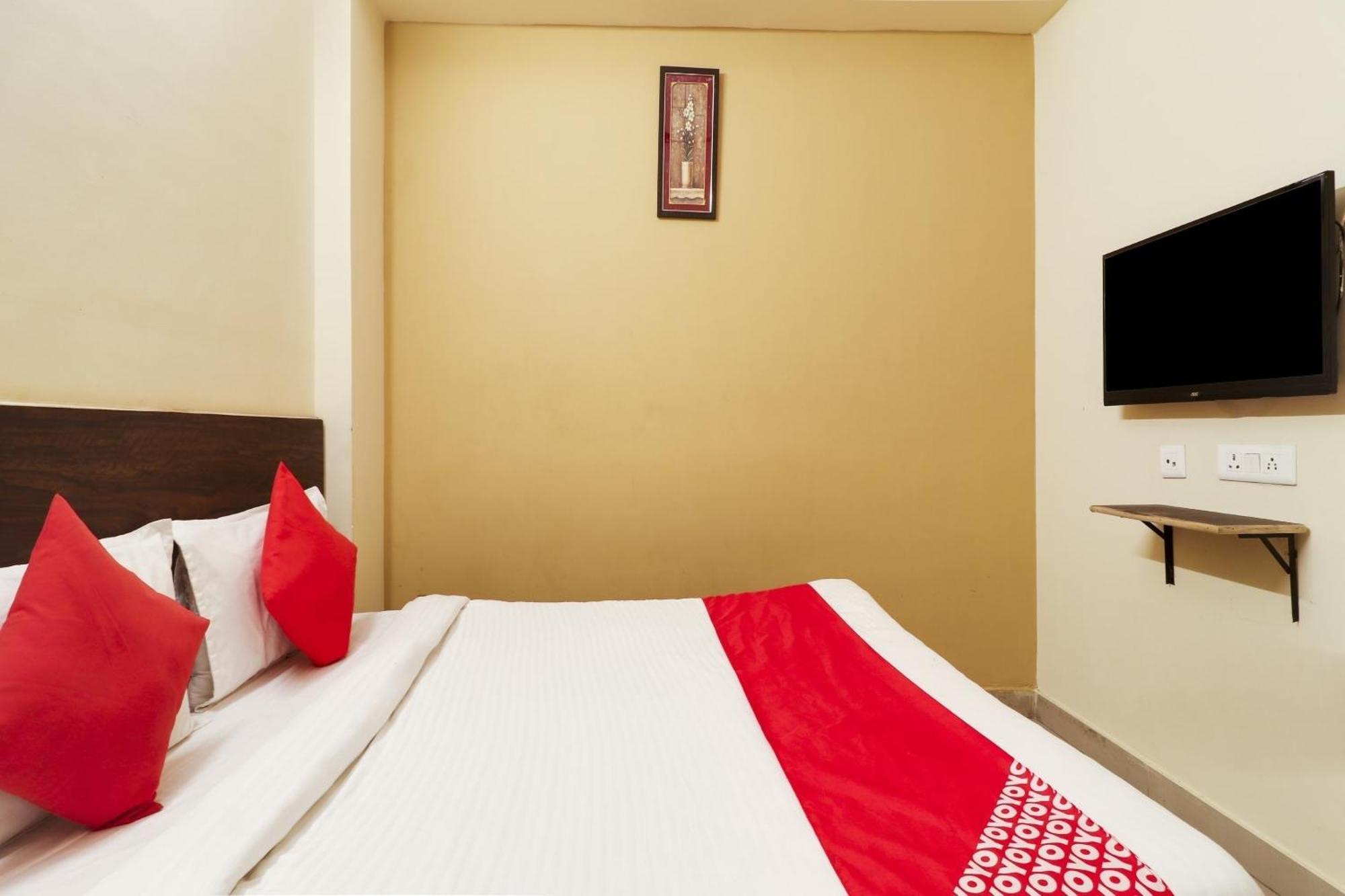 OYO 73783 Hotel Sai Pariwar Hyderabad Bagian luar foto