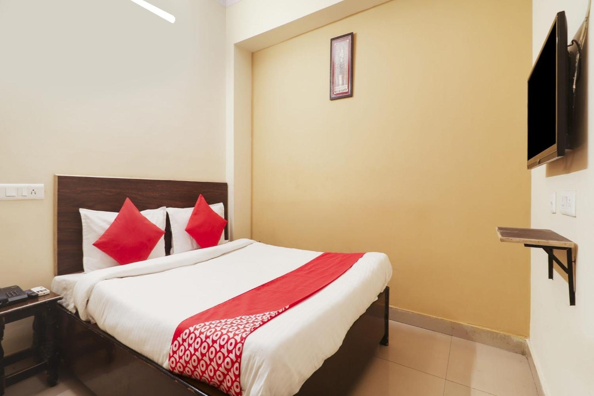 OYO 73783 Hotel Sai Pariwar Hyderabad Bagian luar foto