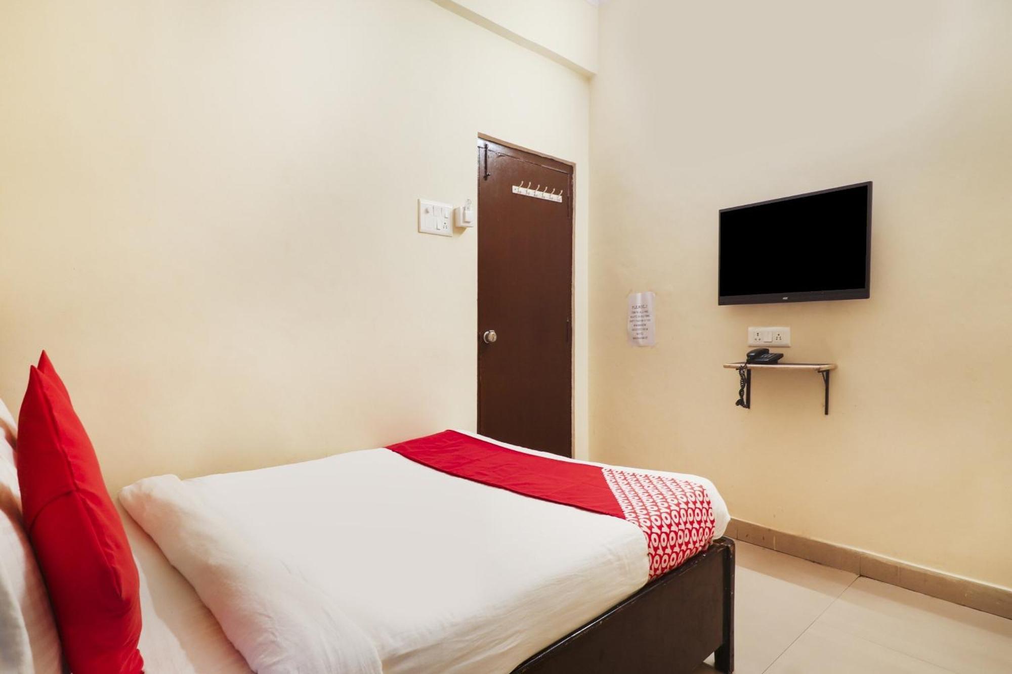 OYO 73783 Hotel Sai Pariwar Hyderabad Bagian luar foto